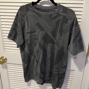 Mens lululemon metal vent workout shirt size large